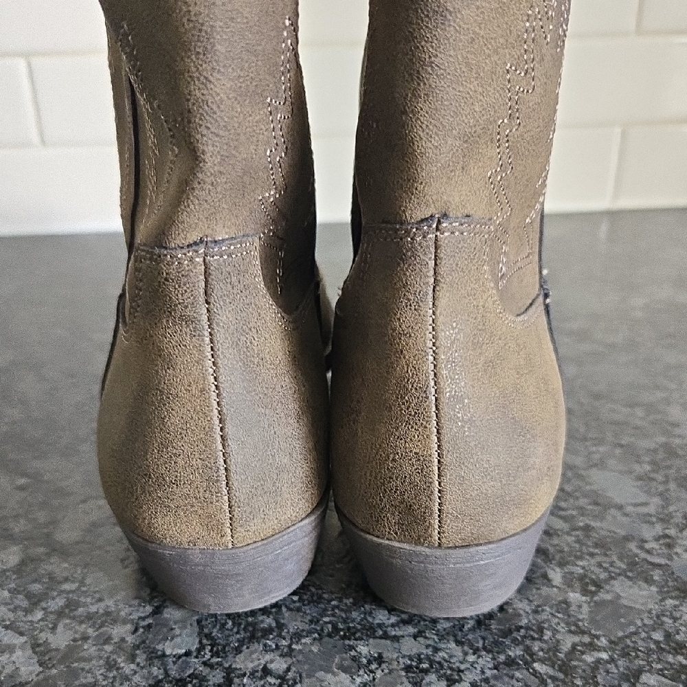 Me Too Size 8.5 Western Style Brownish Ankle Boots - NEW - Picture 3 of 12